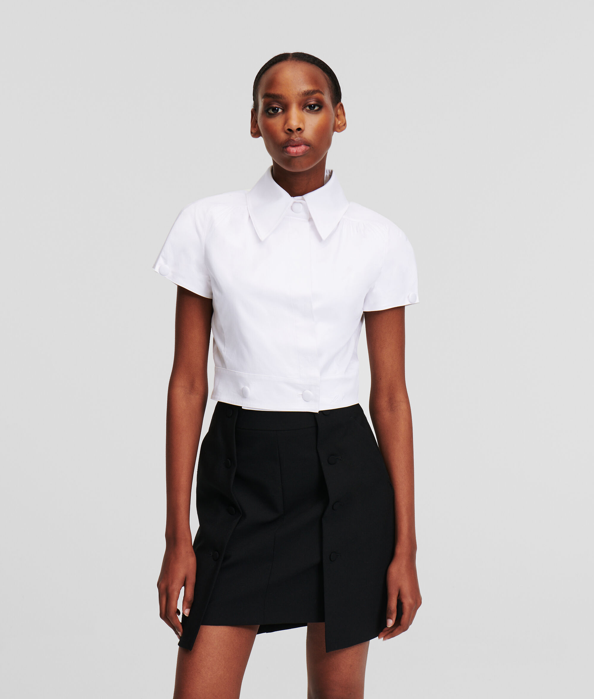 (image for) Intimate SHORT-SLEEVED CROPPED BLOUSE